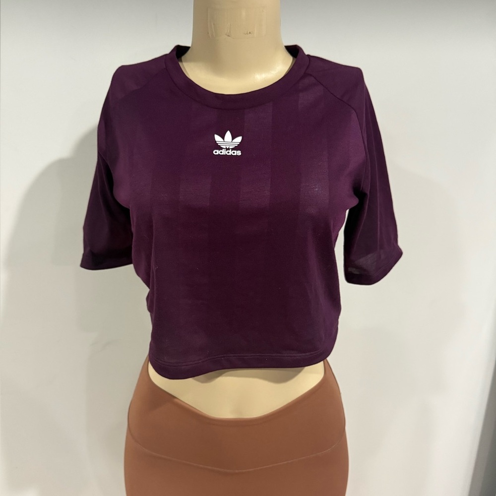 Adidas shirt size small women crop  top burgundy 
no flaws